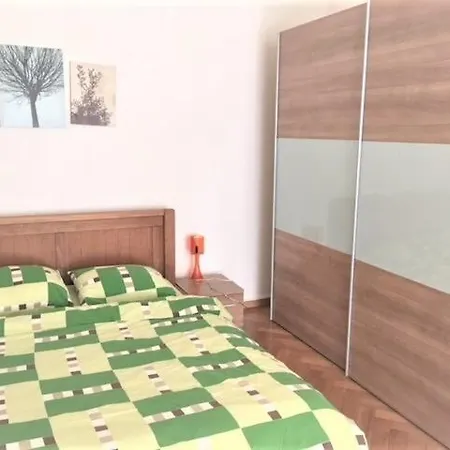 9 Minutes From Train Statio Apartment *