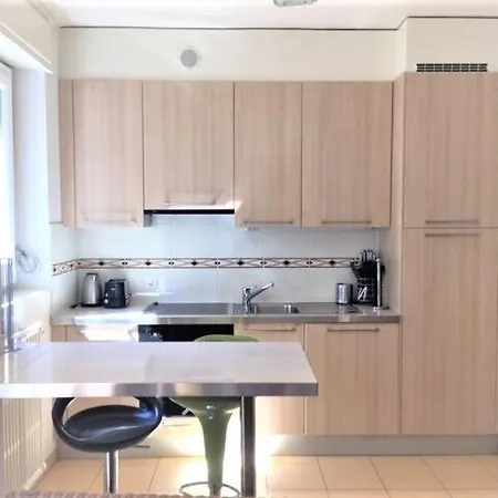 9 Minutes From Train Statio Апартаменти *